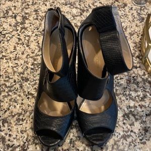 enzo angiolini gold heels